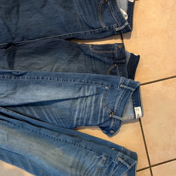 Hollister dark washed skinny jeans - Picture 2 of 2